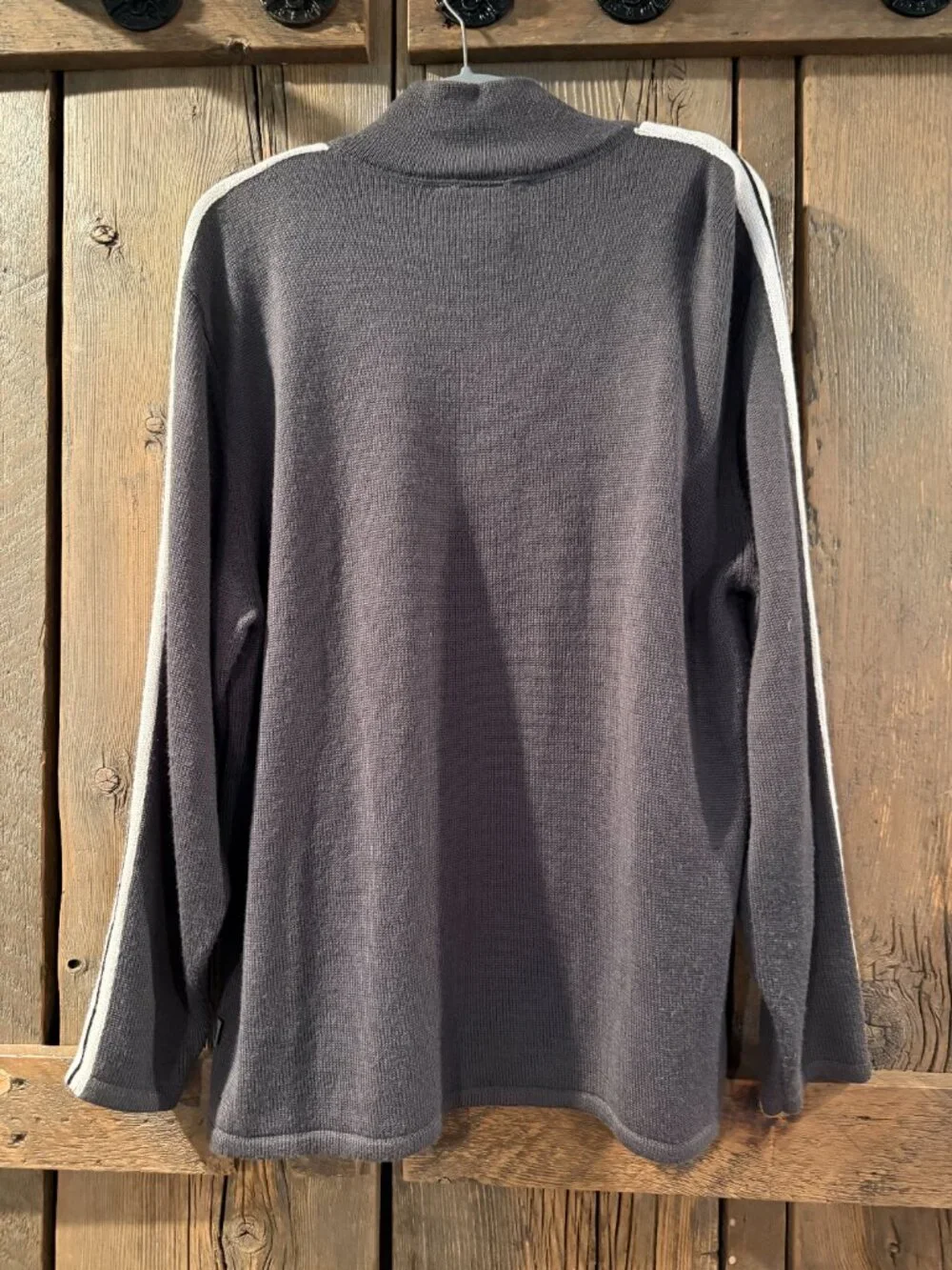 XL Men's 1/4 Zip North Face Sweater